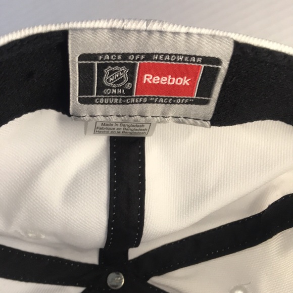 Reebok Youth Chicago Blackhawks SIGNED by Patrick Sharp #10 (2014) - Picture 7 of 9